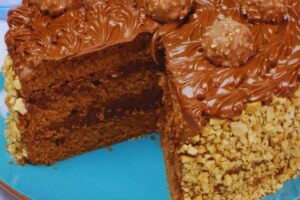Bolo Ferrero Rocher – Mundo de Delícias