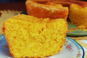 Bolo Flocão Fofinho e Dourado