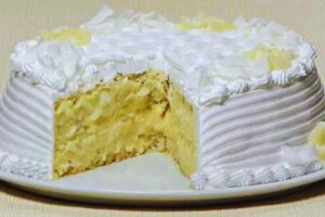 Bolo Trufado de Abacaxi – Mundo de Delícias