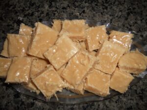 O Doce Quadradinho que Dá Trabalho só para Parar de Comer –