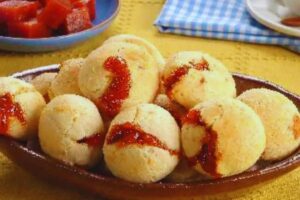 Pão de Queijo com Goiabada