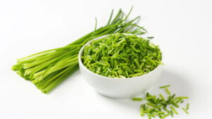 Como plantar cebolinha e ter tempero sempre à mão na cozinha