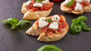 Receita fácil de bruschetta italiana com tomate