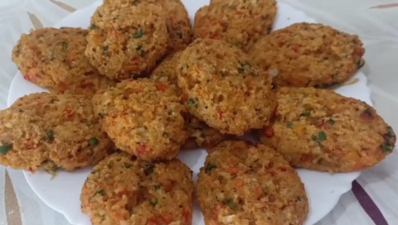 7 Voce vai se viciar nesse BOLINHO DE ARROZ SEM FRITURA FACIL E DELICIOSO. Cozinhando com a vovo Lucia e1751663995759