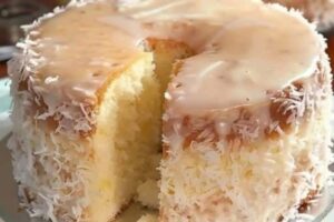 Receita de Bolo Gelado de Coco e Leite Condensado que acaba rapidinho