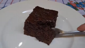 Receita de Bolo Gelado de Chocolate Cremoso e Irresistível