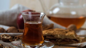 Receita de chá de canela com maçã simples e aromático