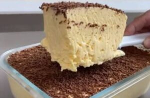 Pavê Cremoso de Creme com Chocolate Ralado