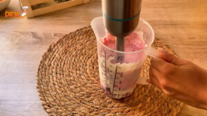 Iogurte natural cremoso caseiro que traz sabor saudável e lembranças de infância na mesa