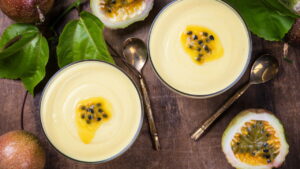 Receita de mousse de maracujá cremoso e irresistível