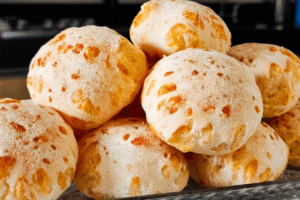 Pão de Queijo de Preguiçoso