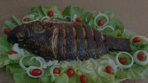 Peixe Assado leve e saboroso que lembra almoços de domingo em família