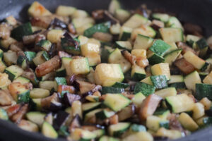 Receita de Abobrinha Refogada Simples e Saborosa que Lembra o Almoço Caseiro da Família