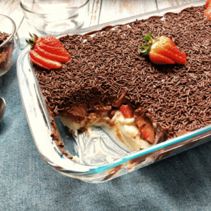 Bombom de Morango na Travessa Cremoso em 30 Minutos com Nestlé