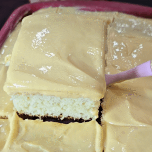 Bolo de Iogurte com Cobertura Cremosa de Maracujá em 40 Minutos com Nestlé