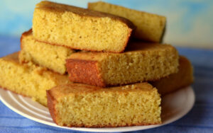 Bolo de Aipim cremoso macio e com sabor caseiro que lembra infância e tardes em família