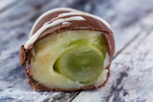 Bombom de uva geladinho e irresistível que faz sucesso em qualquer festa de família