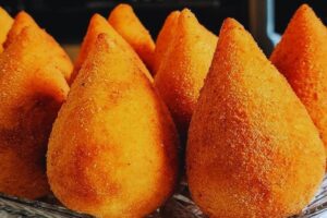 Coxinha de Mandioca – Mundo de Delícias