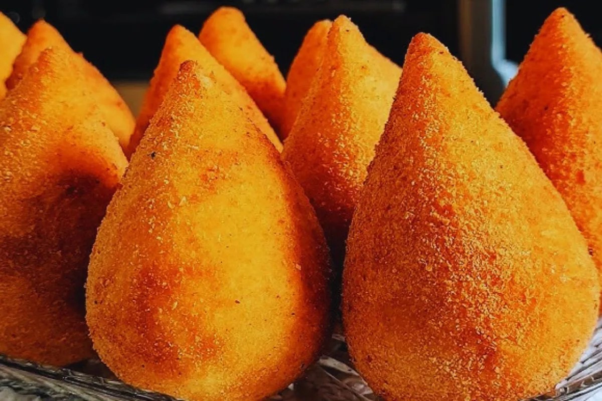 coxinha de mandioca.webp