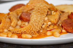Dobradinha tradicional bem temperada que traz o sabor autêntico da comida caseira brasileira