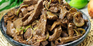 Fígado com jiló mineiro: saiba como fazer essa receita tradicional de maneira simples, todos vão adorar