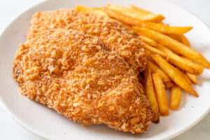 Frango à Milanesa crocante macio e irresistível perfeito para almoços rápidos e refeições em família