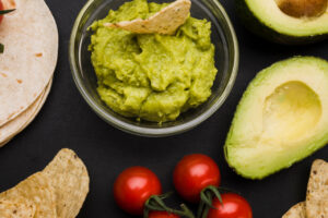 Guacamole cremoso fresco e irresistível receita mexicana perfeita para compartilhar em qualquer ocasião