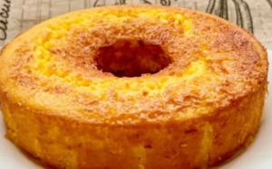 Bolo Cremoso de Milho com Coco