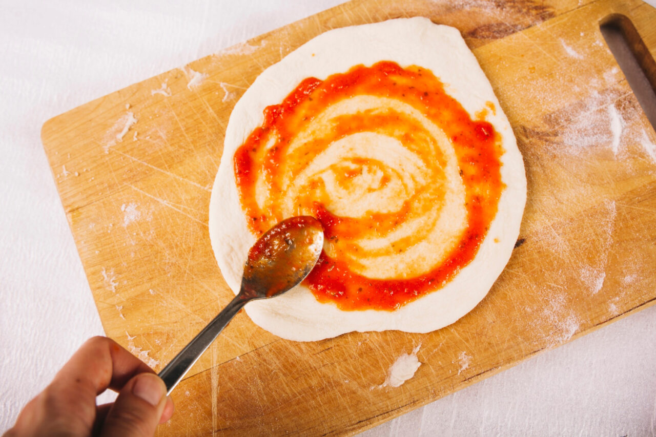 massa de pizza sem ovo1 1 e1744393205309