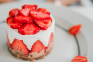 Merengue de Morango que Une Doçura e Memórias Afetivas