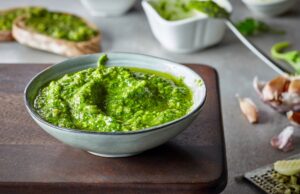O segredo do pesto de manjericão mais saboroso