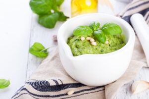 Molho Pesto o clássico italiano que transforma qualquer prato em uma experiência especial