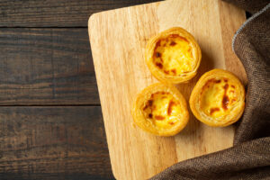Pastel de Belém crocante e cremoso que traz o sabor autêntico da tradição portuguesa