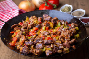 Picadinho de Carne caseiro que traz sabor, afeto e memórias de família reunida
