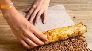 Rocambole de carne moída recheado prato saboroso e versátil para almoços especiais em família