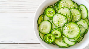 Sunomono salada japonesa refrescante que conquista pelo sabor agridoce e leveza
