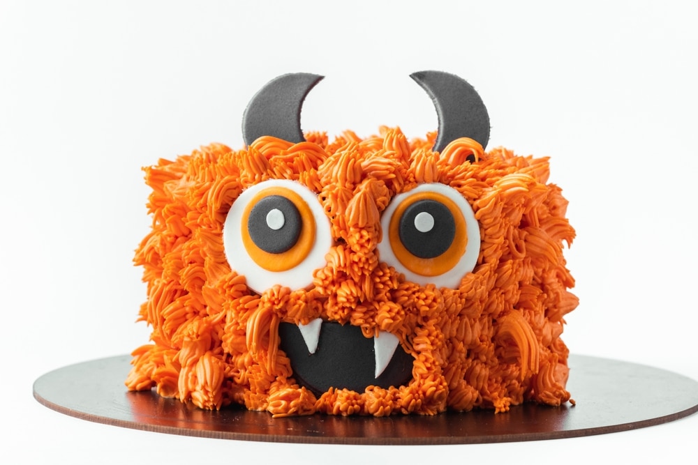 Bolo de Halloween com cobertura de cream cheese laranja
