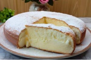 Esse Bolo de Leite Condensado é tão cremoso que derrete na boca!