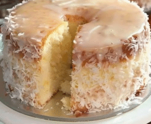 Bolo Tropical de Coco e Abacaxi – rapidez, economia e sabor.