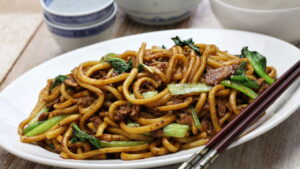 Macarrão Frito Crocante e Irresistível receita rápida e deliciosa