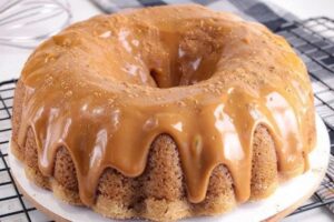 Bolo de Churros com Cobertura de Doce de Leite