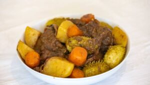 O Ensopado Caseiro que Alimenta Corpo e Memórias Carne de Panela