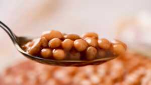 Pouca gente sabe, mas colocar esses temperos no feijão faz bem para a saúde