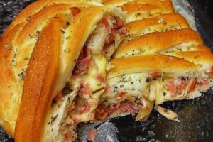 Pão Recheado com Calabresa e Mussarela