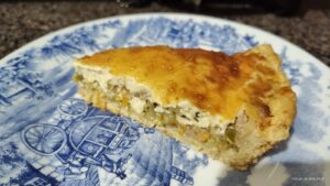 Aprenda a fazer quiche de alho-poró com massa leve e crocante