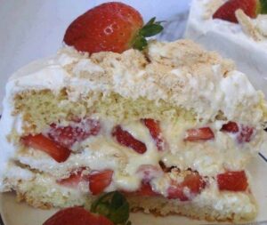 Bolo Gelado de Creme de Morango Faz Hoje –