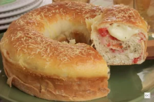 Essa Rosca de Presunto e Queijo Fica Tão Macia e Saborosa Que Ninguém Resiste
