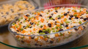 A verdade saborosa por trás do nome ‘Arroz à Grega’ — spoiler: tem pegadinha!