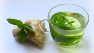 Aqui o gengibre faz barulho, o chá verde acalma, e juntos viram um equilíbrio curioso
