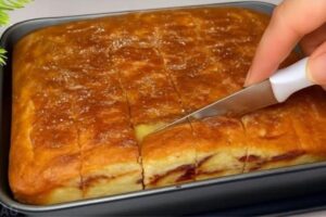 Bolo de Banana com Doce de Morango: o casamento perfeito que virou sucesso aqui em casa!